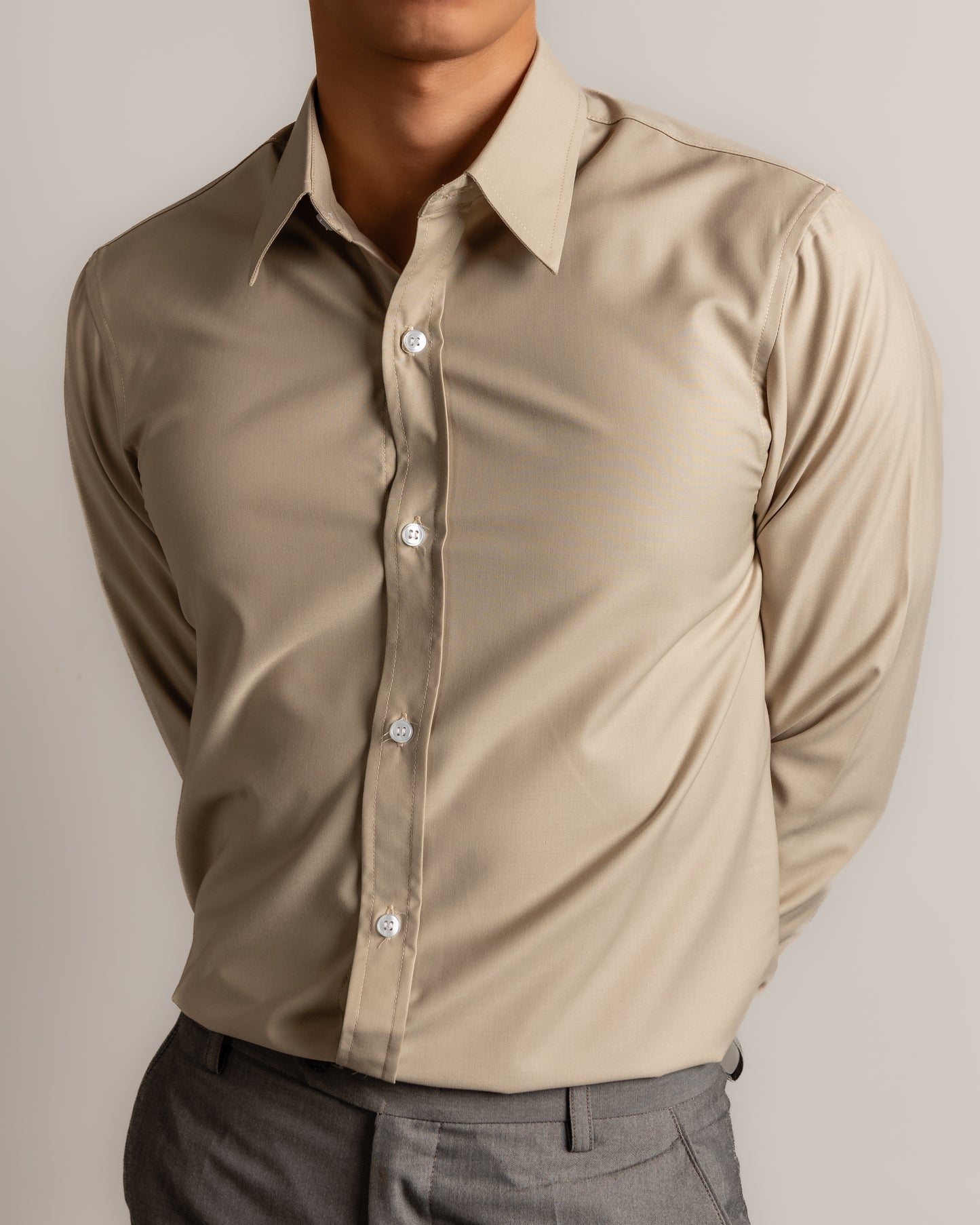 tailored-shirt-closeup-beige-nineteen95
